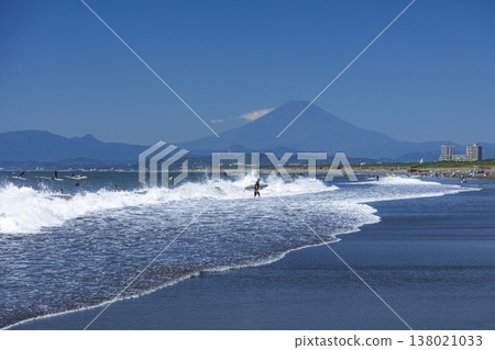 Shonan Tsujido Beach, Mt. Fuji and blue sky 138021033