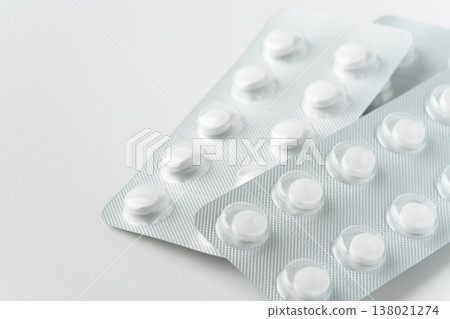 泡罩包裝內藥片的特寫 泡罩包裝內藥片的特寫 138021274
