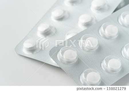 泡罩包裝內藥片的特寫 泡罩包裝內藥片的特寫 138021279