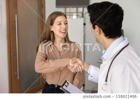 Woman shaking hands with professional man therapist 138021406