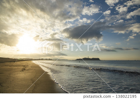 Shonan Tsujido Beach: Sunrise and Enoshima Island Shonan Tsujido Beach: Sunrise and Enoshima Island 138022195