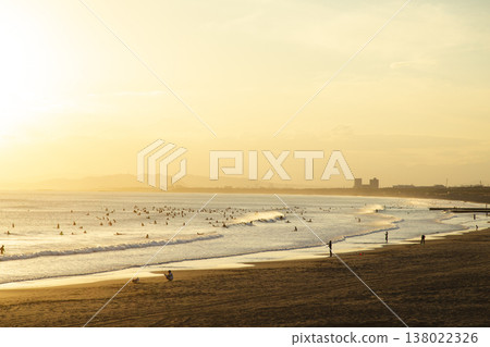 湘南久元沼海灘的日落景色。 湘南久元沼海灘的日落景色。 138022326