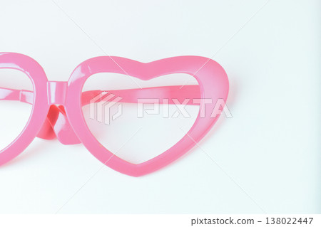 pink heart shape of glasses on white background 138022447