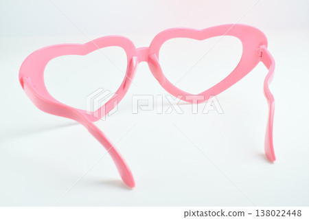 pink heart shape of glasses on white background 138022448