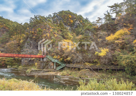 Fukushima, Kuji River in autumn (Yamatsuri Town) Fukushima, Kuji River in autumn (Yamatsuri Town) 138024857