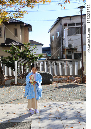 Shichi-Go-San ceremony for a five-year-old at a shrine 138025711