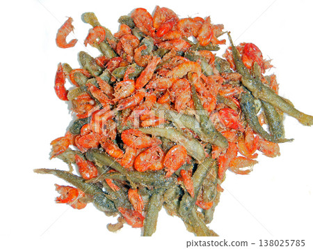 油炸蝦虎魚和河蝦 油炸蝦虎魚和河蝦 138025785