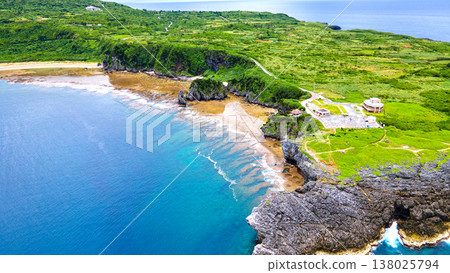 無人機航拍畫面,沖繩縣北部邊戶岬,沖繩島最北端。 無人機航拍畫面,沖繩縣北部邊戶岬,沖繩島最北端。 138025794