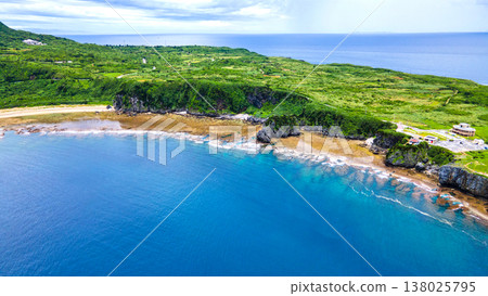 無人機航拍畫面,沖繩縣北部邊戶岬,沖繩島最北端。 無人機航拍畫面,沖繩縣北部邊戶岬,沖繩島最北端。 138025795