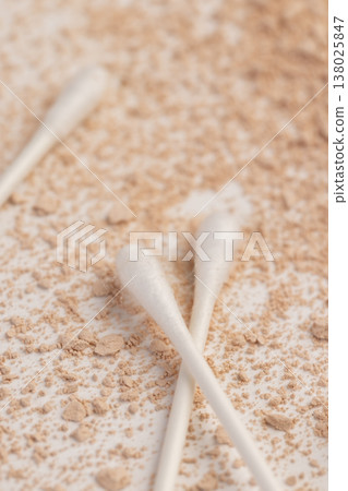 broken cosmetics, makeup powder , dust and small and large pieces of women's cosmetics that were broken and ruined, cosmetics are scattered on paper 138025847