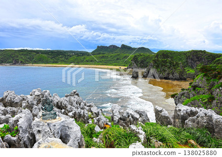 從沖繩島（沖繩縣）最北端邊戶岬眺望 138025880