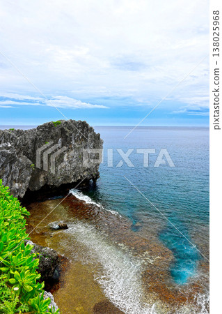 從沖繩島(沖繩縣)最北端邊戶岬眺望 從沖繩島(沖繩縣)最北端邊戶岬眺望 138025968