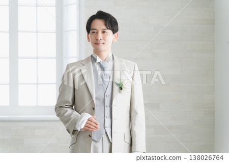 新郎穿著燕尾服婚禮形象 新郎穿著燕尾服婚禮形象 138026764