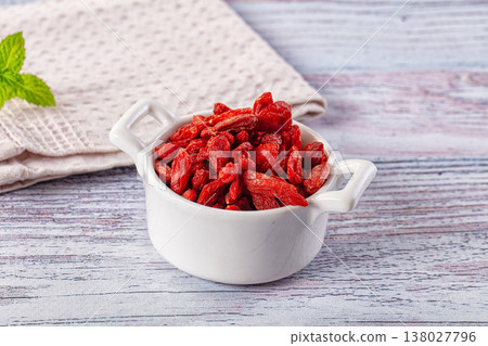 Dry Goji berries sntioxidant pile 138027796