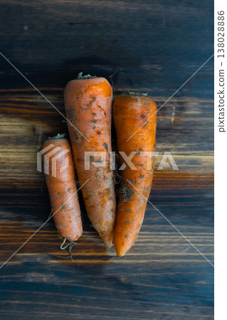 有機胡蘿蔔，仍附著土壤。 138028886