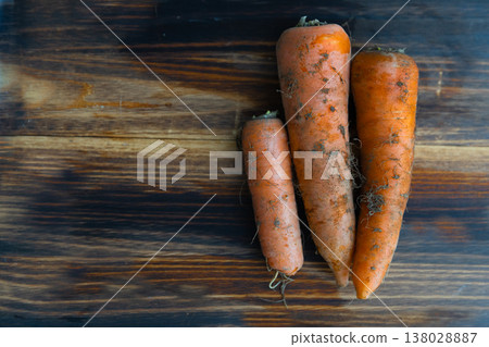 有機胡蘿蔔，仍附著土壤。 138028887