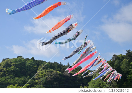在香取市橘歡樂公園,鯉魚彩帶在空中飄舞。 在香取市橘歡樂公園,鯉魚彩帶在空中飄舞。 138028942