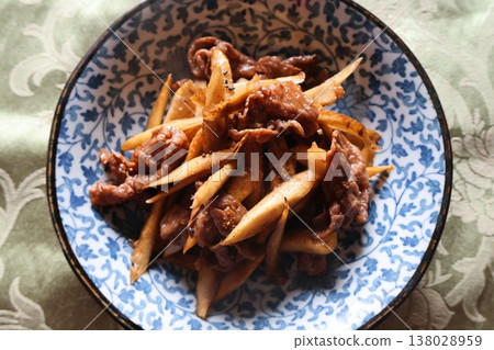 牛蒡根炒牛肉 牛蒡根炒牛肉 138028959