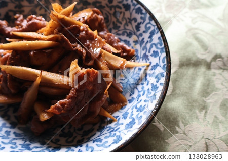 牛蒡根炒牛肉 牛蒡根炒牛肉 138028963