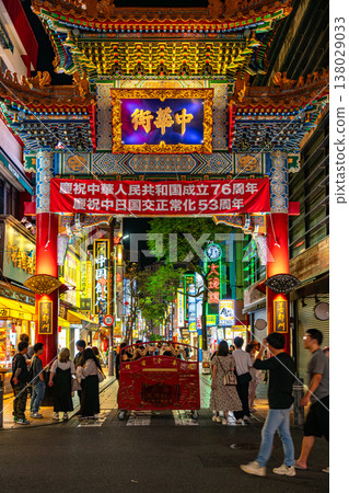 [Kanagawa Prefecture] Yokohama Chinatown at night has a dazzling atmosphere. 138029033