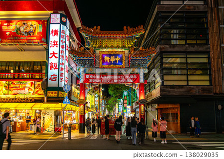 [Kanagawa Prefecture] Yokohama Chinatown at night has a dazzling atmosphere. 138029035