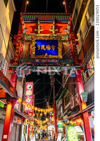 [Kanagawa Prefecture] Yokohama Chinatown at night has a dazzling atmosphere. 138029055