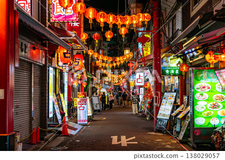[Kanagawa Prefecture] Yokohama Chinatown at night has a dazzling atmosphere. 138029057
