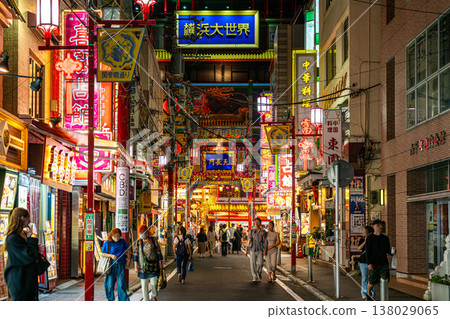 【神奈川縣】橫濱中華街的夜景璀璨奪目。 【神奈川縣】橫濱中華街的夜景璀璨奪目。 138029065