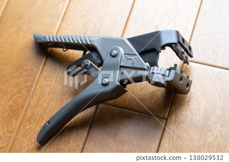 Strip the insulation from the VVF cable with a wire stripper. 138029532