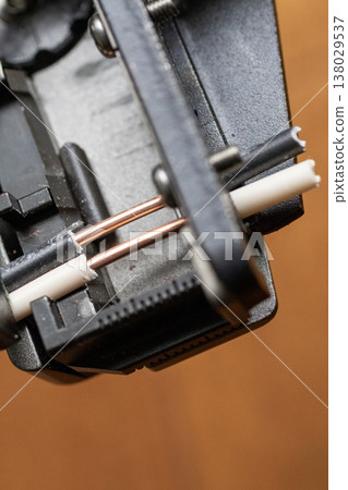 Strip the insulation from the VVF cable with a wire stripper. Strip the insulation from the VVF cable with a wire stripper. 138029537