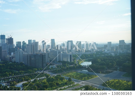 摩天大樓和建築物構成的朦朧城市景觀 摩天大樓和建築物構成的朦朧城市景觀 138030163