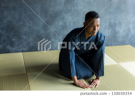 身穿浴衣的外國男子 138030354