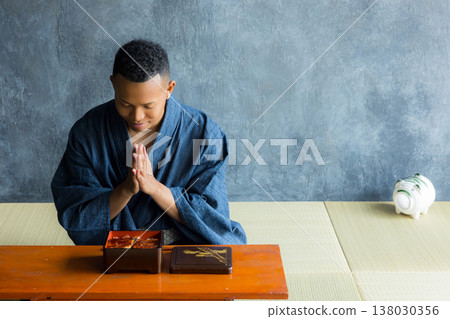 身穿浴衣的外國男子 138030356