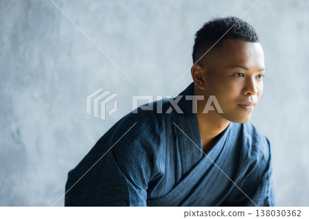 身穿浴衣的外國男子 138030362
