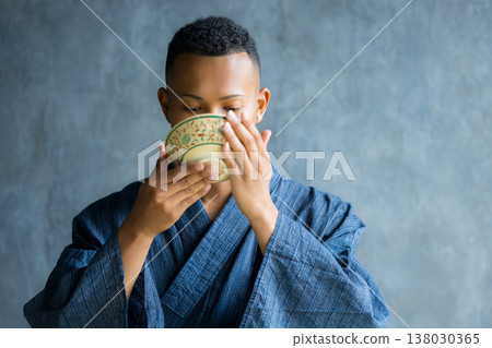 Foreign man wearing a yukata Foreign man wearing a yukata 138030365