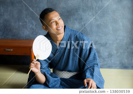 身穿浴衣的外國男子 身穿浴衣的外國男子 138030539