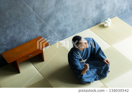 Foreign man wearing a yukata Foreign man wearing a yukata 138030542