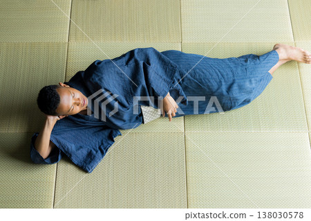 Foreign man wearing a yukata Foreign man wearing a yukata 138030578