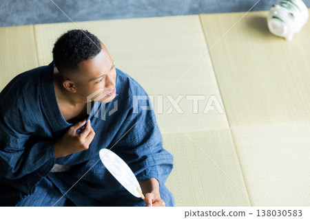 身穿浴衣的外國男子 身穿浴衣的外國男子 138030583