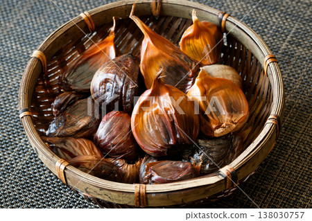 Black garlic 138030757