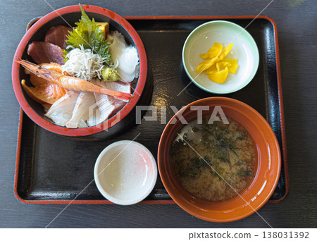 Delicious seafood bowl Delicious seafood bowl 138031392