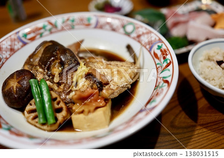 Braised sea bream head and bones. A classic sweet and savory braised dish. 138031515