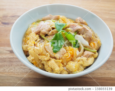 親子丼配三葉芹(日本香芹) 親子丼配三葉芹(日本香芹) 138033139