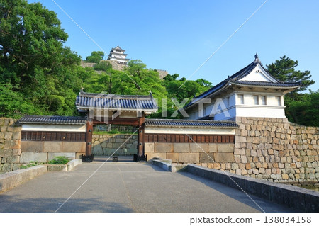 [香川縣]晴朗天氣下的丸龜城和大手門 138034158