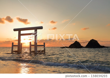 [Fukuoka Prefecture] Sunset over the Meoto Iwa rocks and white torii gates at Futamigaura in Sakurai (Itoshima) 138034203