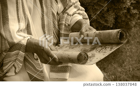 Old man reading the scroll 138037848