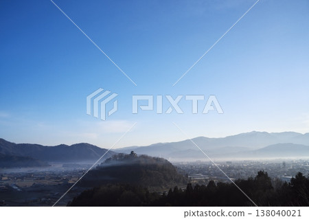 View of Echizen Ono Castle and its surrounding town in the early spring mist from the Sky Castle observation deck. View of Echizen Ono Castle and its surrounding town in the early spring mist from the Sky Castle observation deck. 138040021