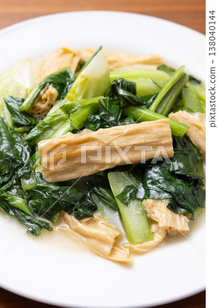Delicious Chinese food: Stir-fried green vegetables and tofu skin 138040144