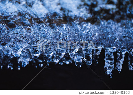 Jewel-like ice floes 138040363