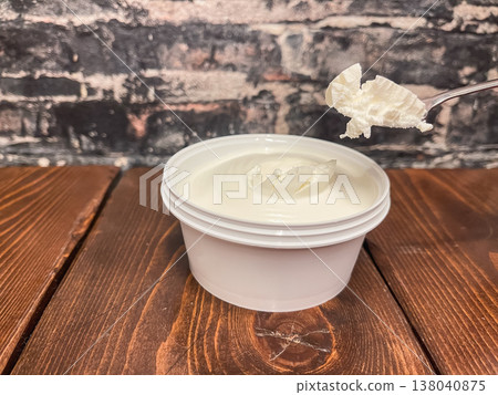 奶油乳酪本身就很好吃,它也是製作起司蛋糕的常用原料。 奶油乳酪本身就很好吃,它也是製作起司蛋糕的常用原料。 138040875